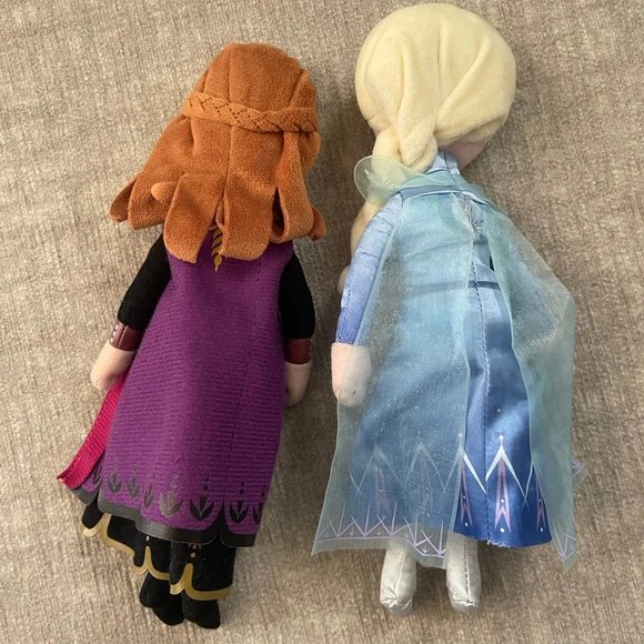 Elsa & Anna Dolls - Picture 2 of 3
